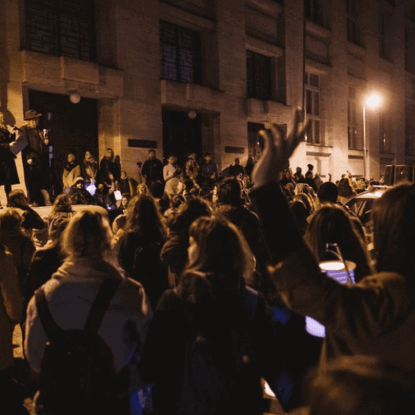 Pojem „Sametová revoluce“ každý zná. Dokážete si ale představit, jaké bylo ve skutečnosti žít v Praze v tomto období? Všechno kolem 17. listopadu roku 1989 se nám pokusí přiblížit, vysvětlit a popsat pamětnice a pražská obyvatelka Hana […]