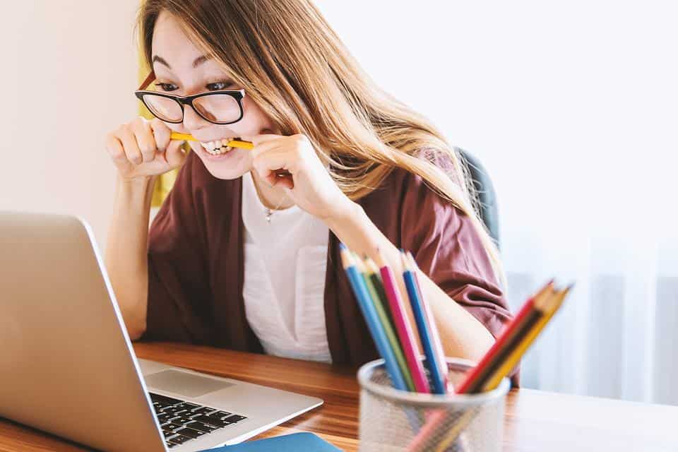 Maturita je náročná. Moje první zkušenost byla, že jsem si řekl „Budu se učit všechno dohromady.“ To je veliká chyba. Teď se nabízí otázka. Jak tedy zvládnou „zkoušku dospělosti“? V následujícím […]