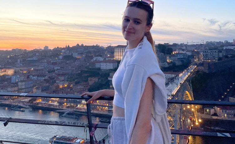 V Portugalsku mají na všechno čas, autobusy občas ani nedorazí, říká studentka Markéta Katrin Špoková